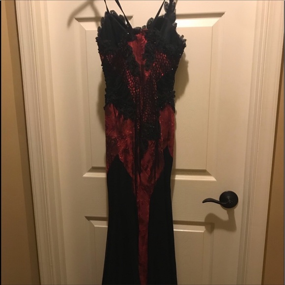 4 Dresses - Picture 3 of 12